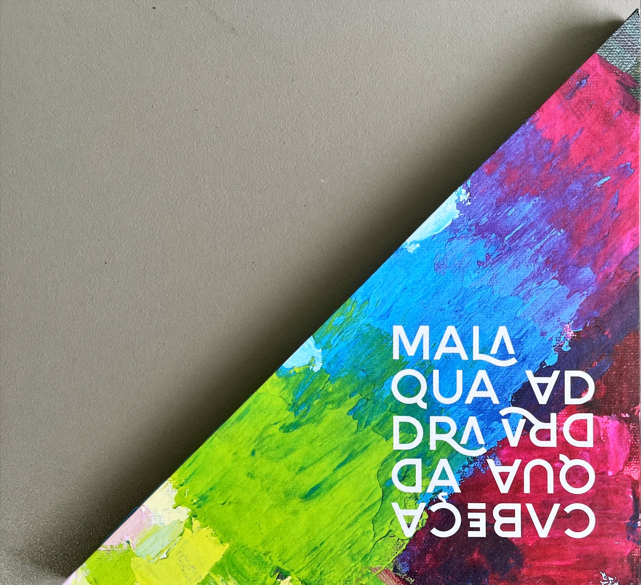 Mala quadrada, cabeça quadrada